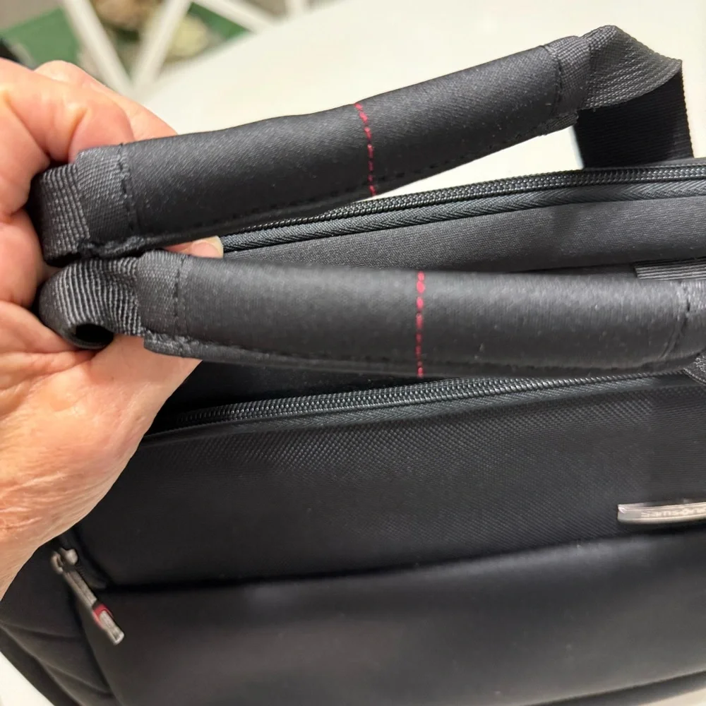 Samsonite laptop carry case w/adj straps un-used blk